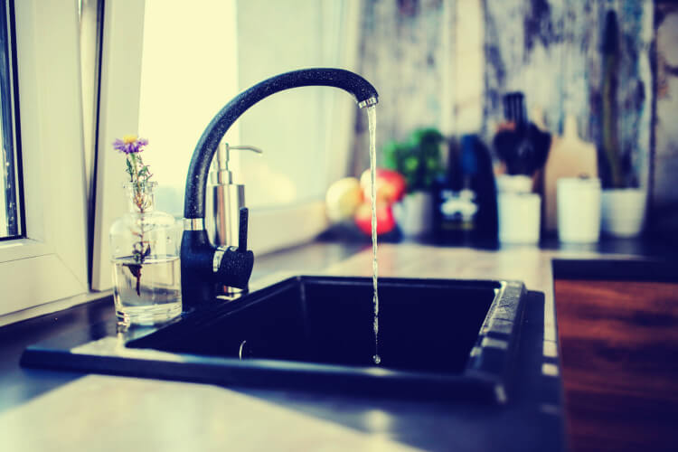 guide to choosing filters that remove fluoride from water featured image